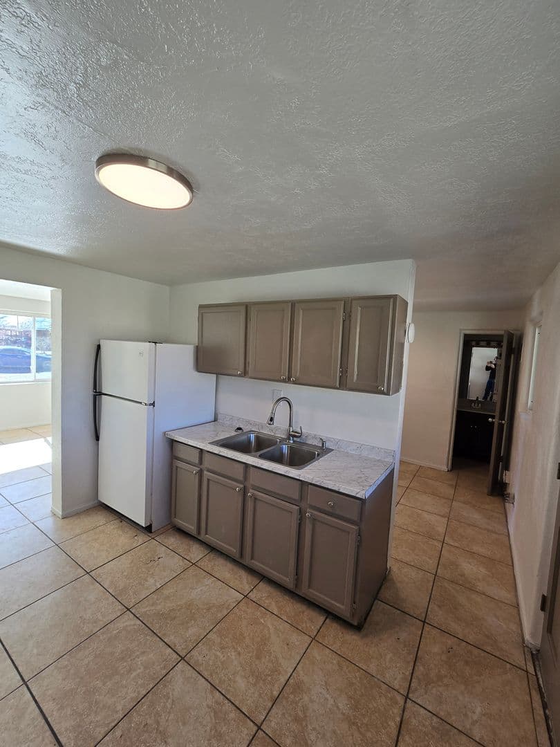 Albuquerque House: 4811 Comanche rd NE