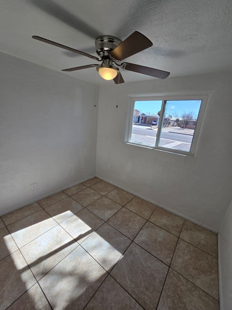 Albuquerque House: 4811 Comanche rd NE