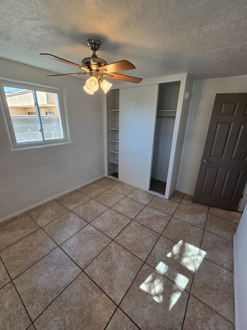 Albuquerque House: 4811 Comanche rd NE