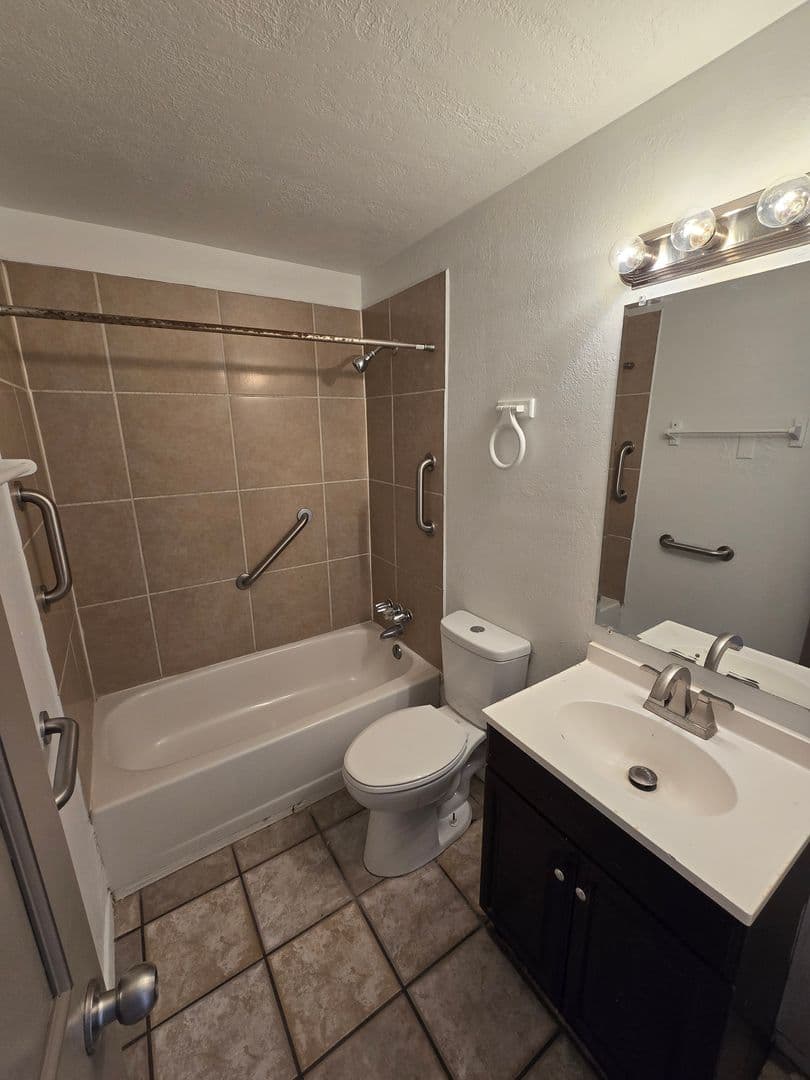 Albuquerque House: 4811 Comanche rd NE