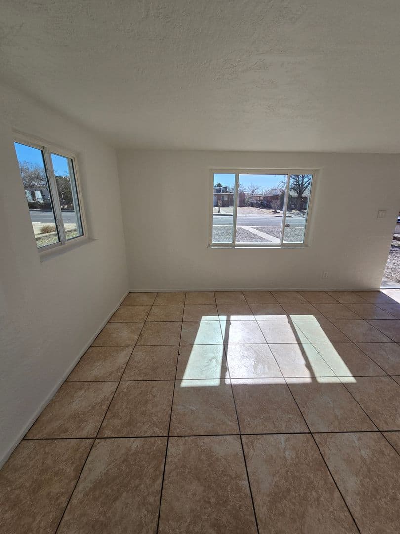 Albuquerque House: 4811 Comanche rd NE