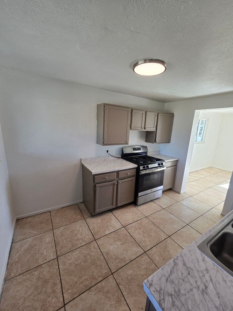 Albuquerque House: 4811 Comanche rd NE