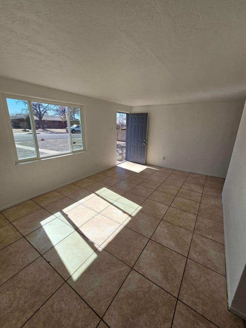 Albuquerque House: 4811 Comanche rd NE