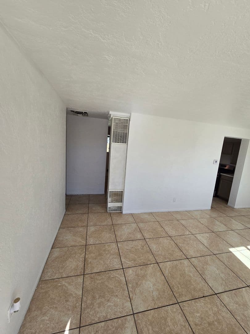 Albuquerque House: 4811 Comanche rd NE