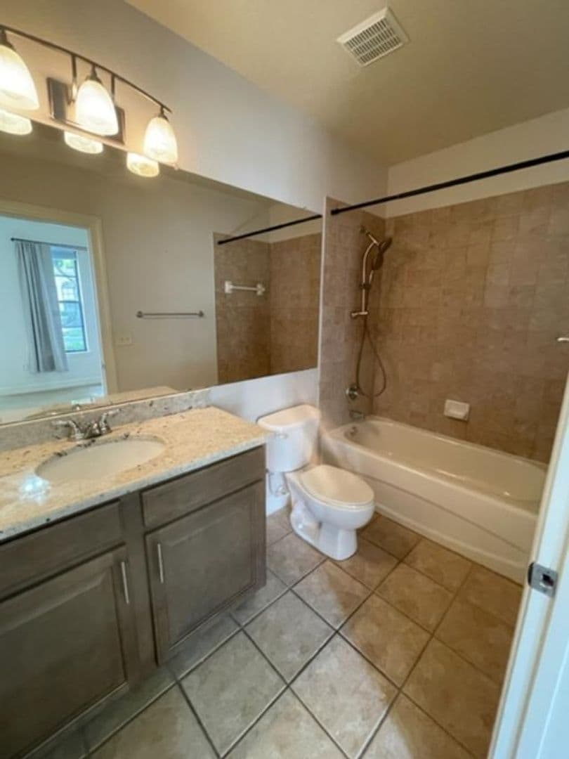 Celebration House: 506 Mirasol Cir #101