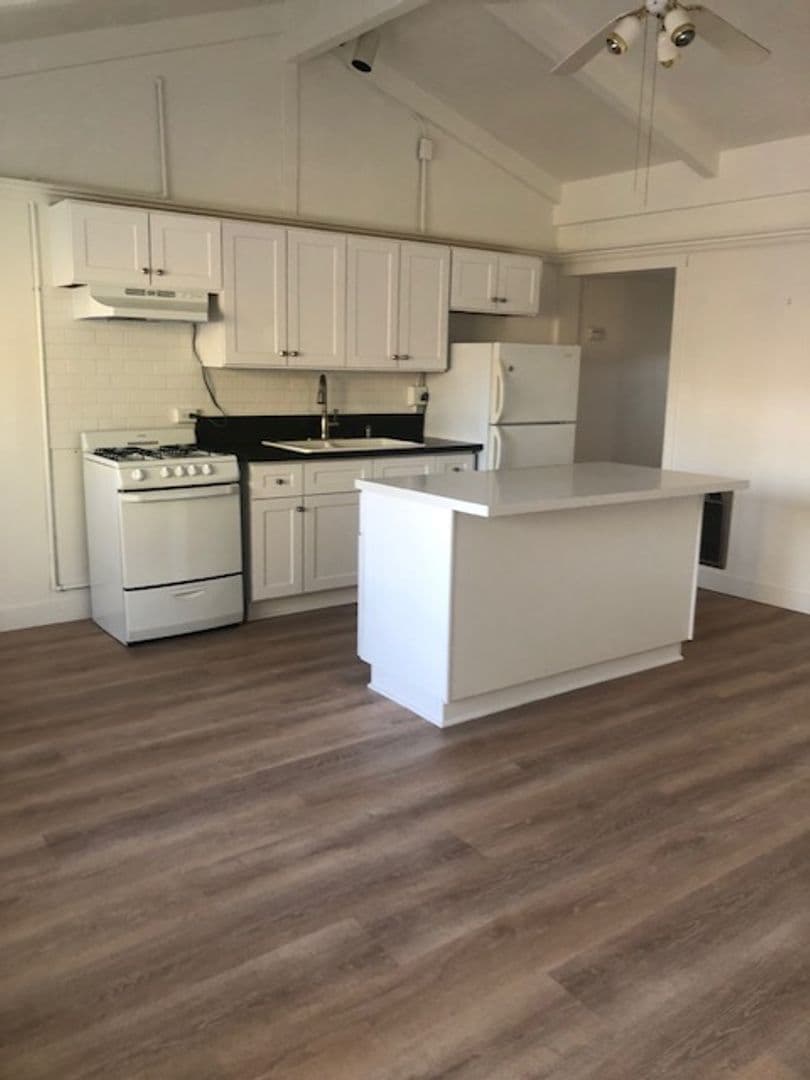Solvang Apartment: 1624 Elm Ave