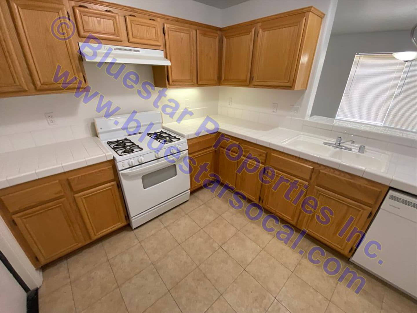 Victorville House: 15096 Roan Circle