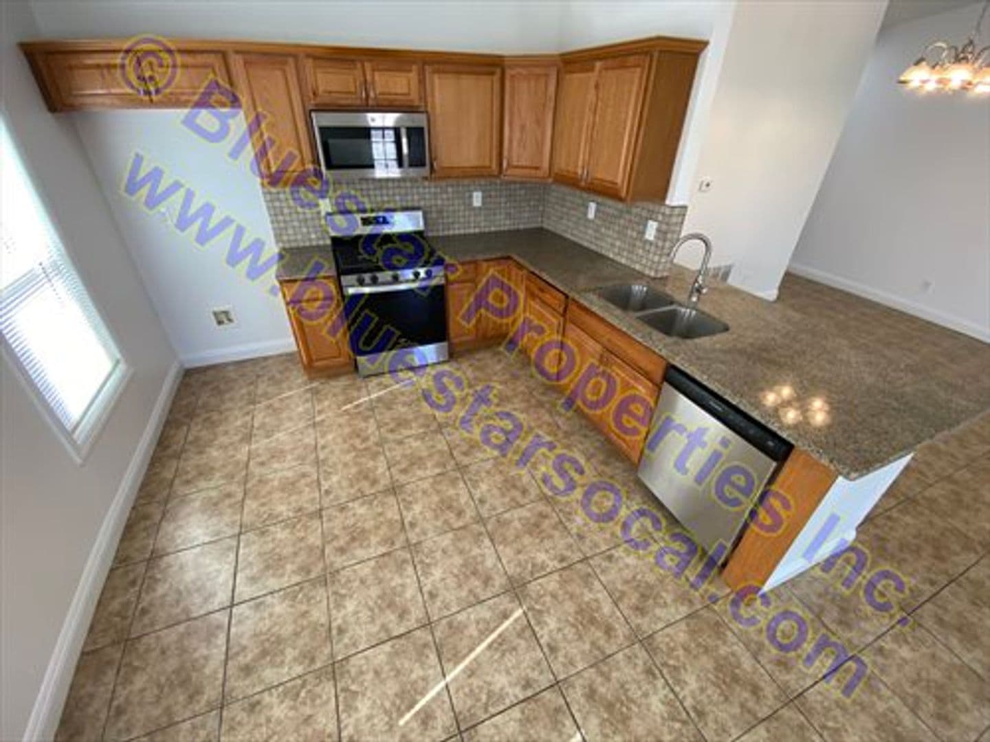 Adelanto House: 10735 Wakefield Street E