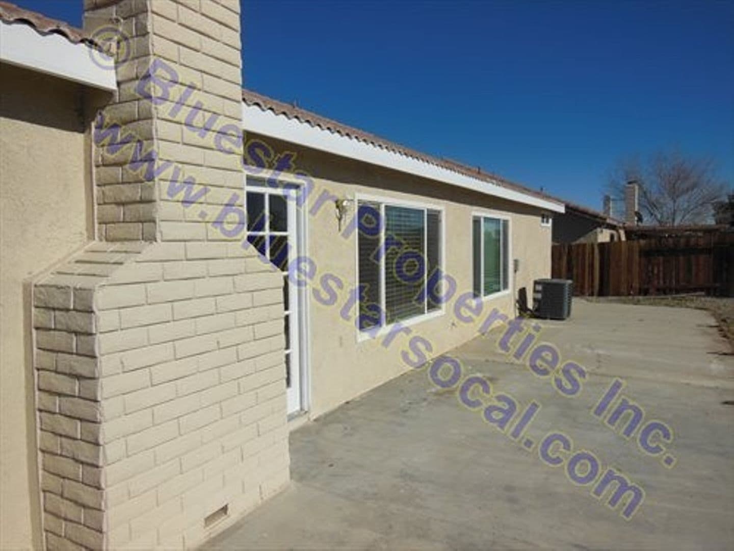 Adelanto House: 10735 Wakefield Street E