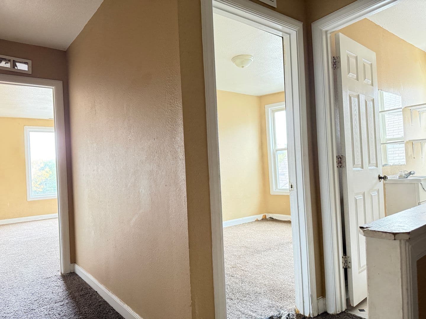 St. Joseph Apartment: 813 N 5th St.