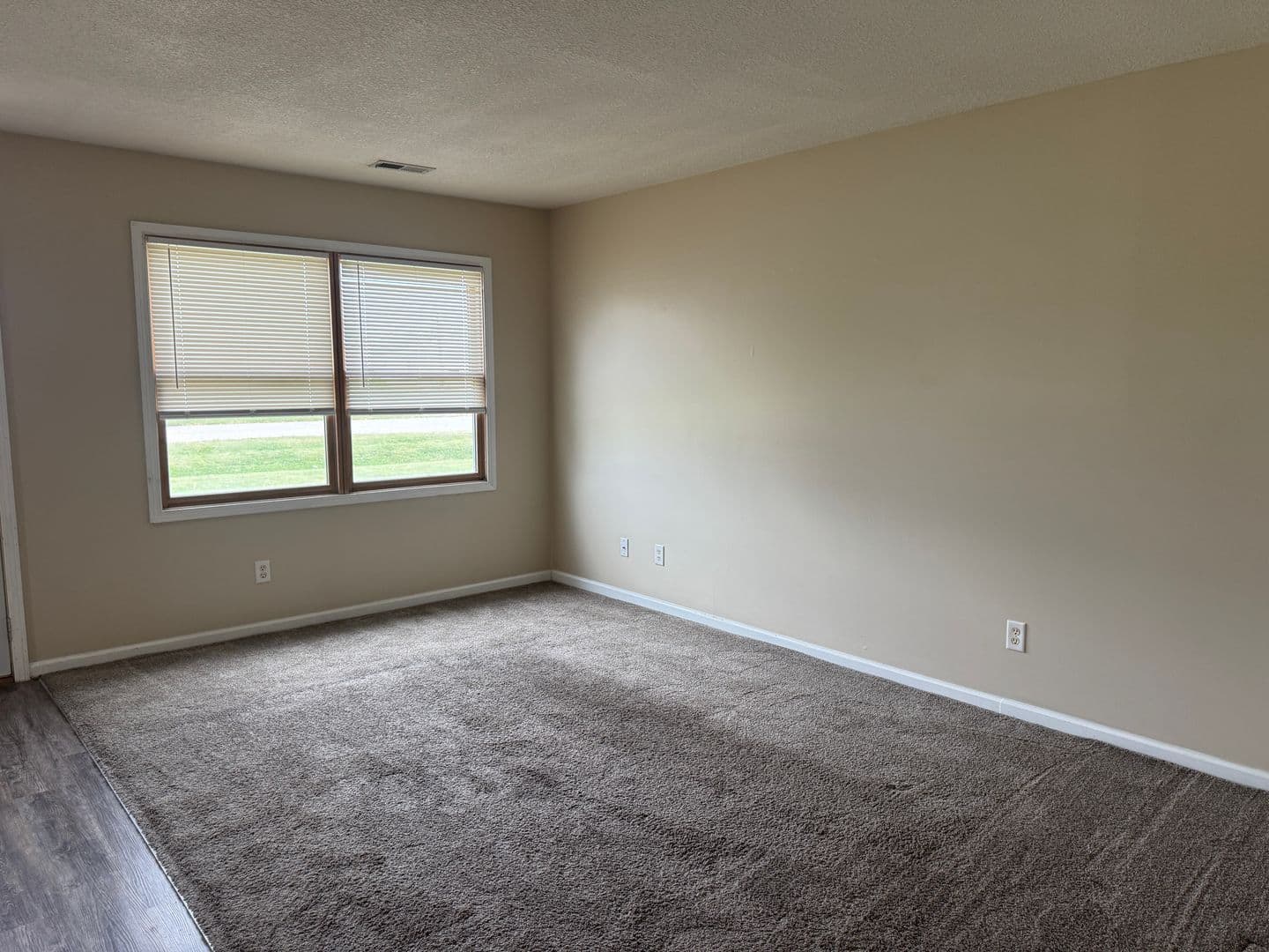 Elwood Apartment: 1204-1206 Vermont St
