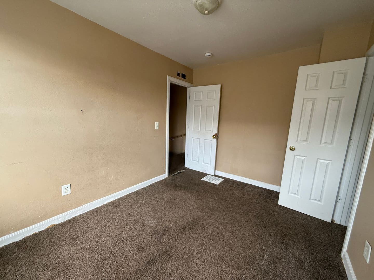 St. Joseph Apartment: 813 N 5th St.