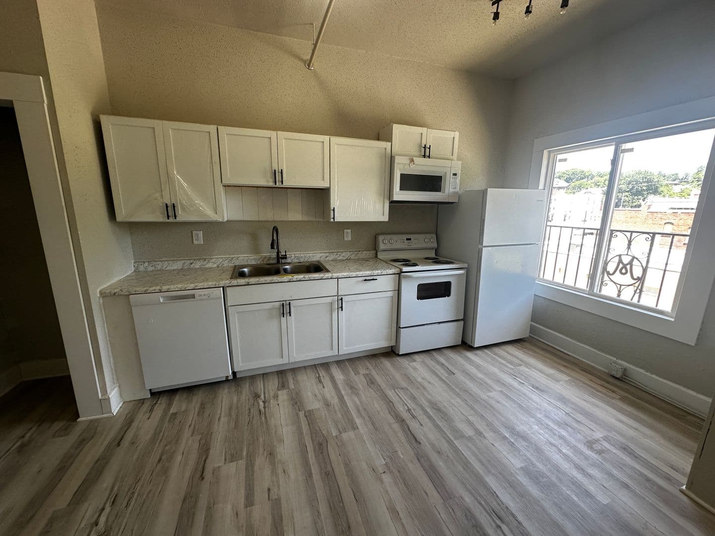 St. Joseph Apartment: 1302 Faraon St.