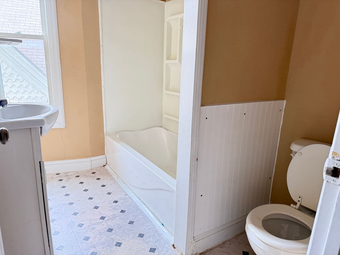 St. Joseph Apartment: 813 N 5th St.
