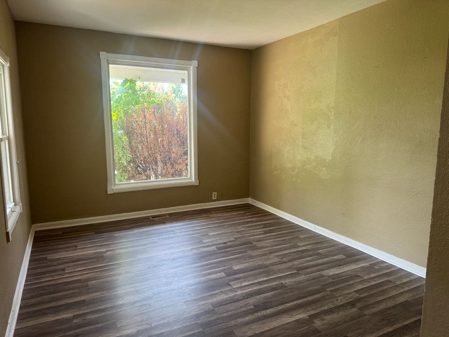 St. Joseph Apartment: 813 N 5th St.