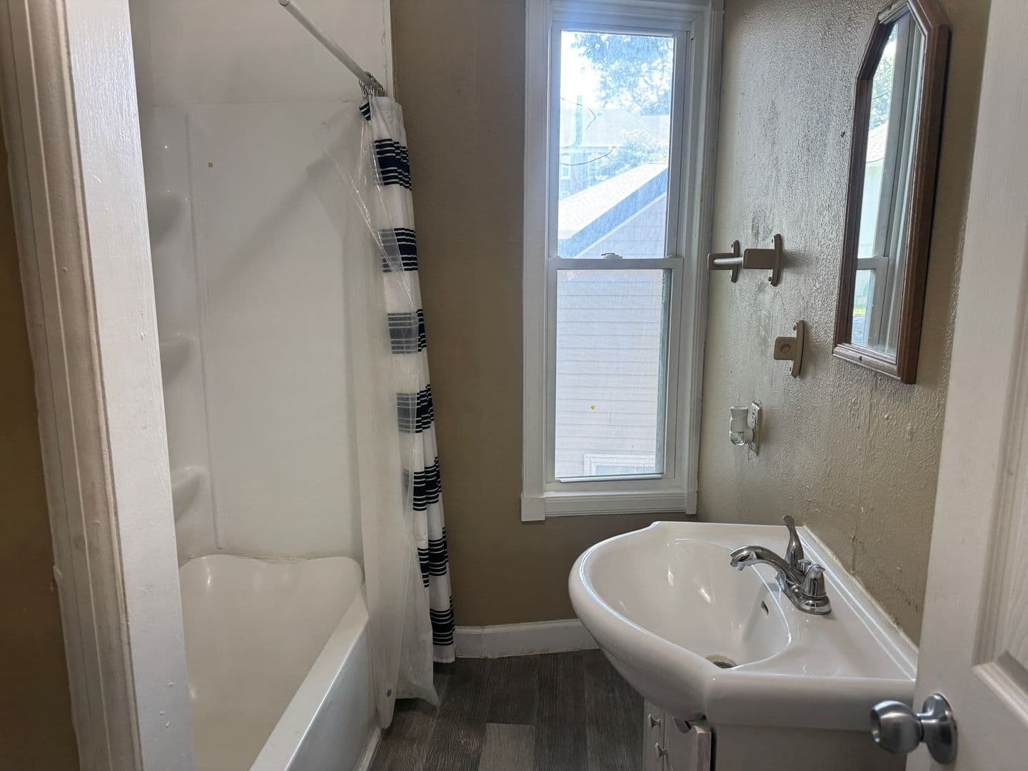 St. Joseph Apartment: 813 N 5th St.