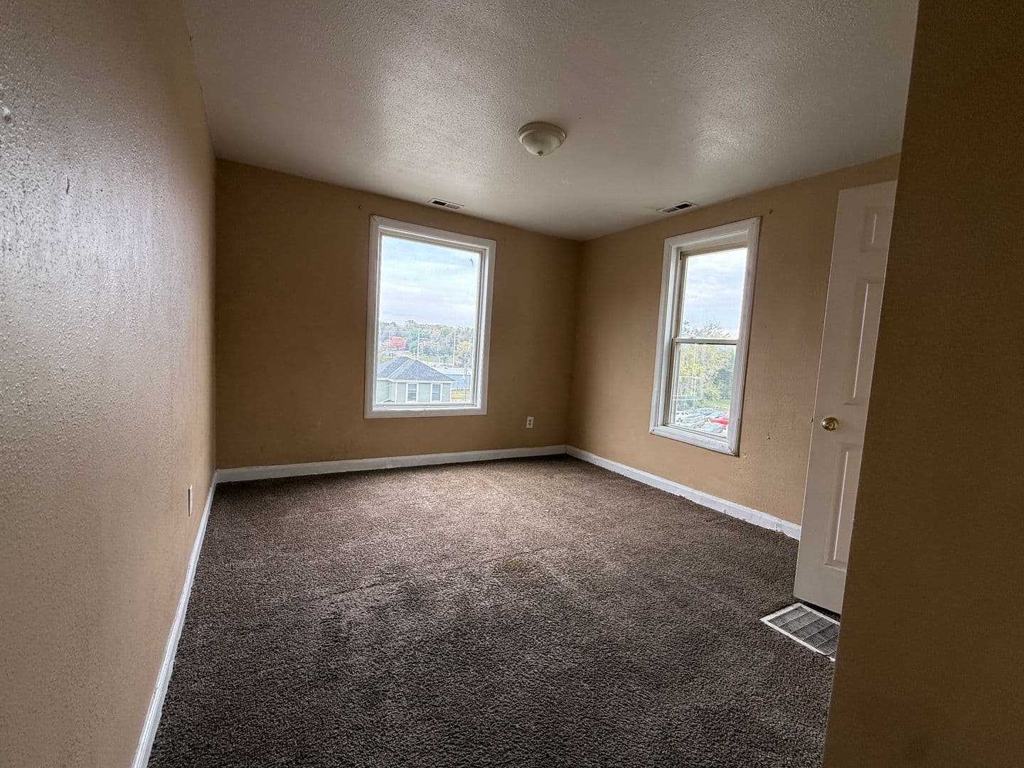 St. Joseph Apartment: 813 N 5th St.