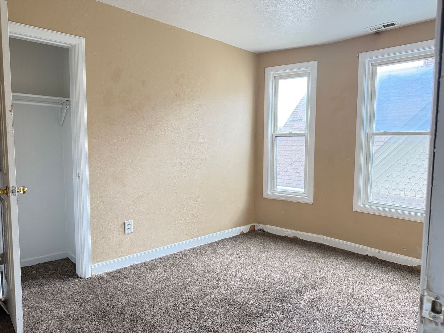 St. Joseph Apartment: 813 N 5th St.