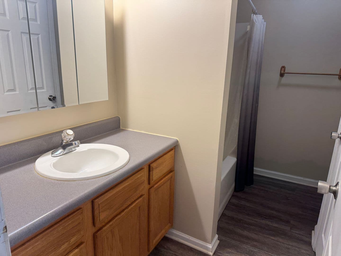 Elwood Apartment: 1204-1206 Vermont St