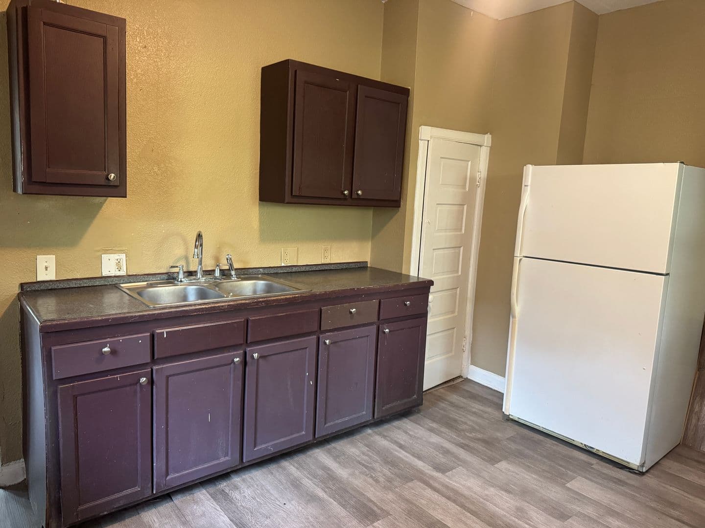 St. Joseph Apartment: 813 N 5th St.