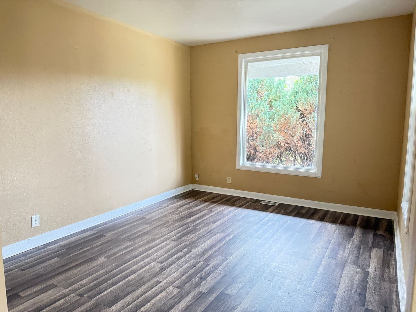 St. Joseph Apartment: 813 N 5th St.