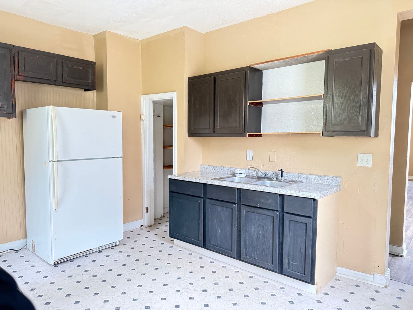 St. Joseph Apartment: 813 N 5th St.
