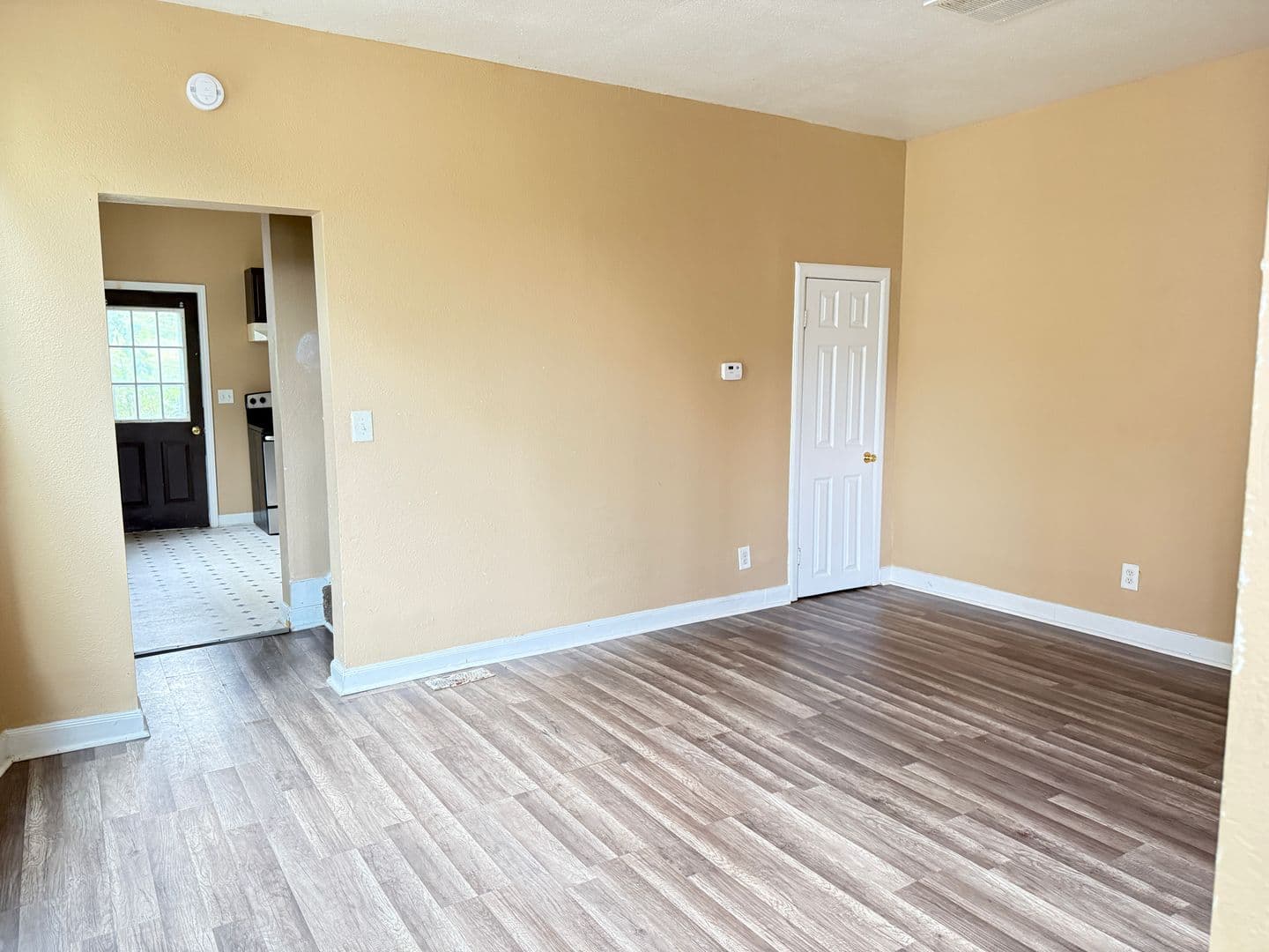 St. Joseph Apartment: 813 N 5th St.