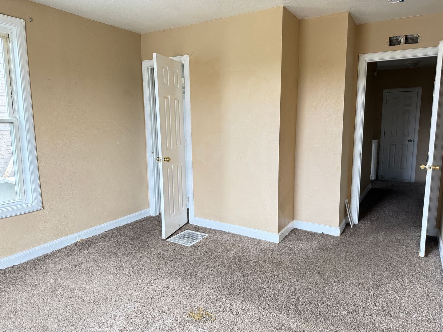 St. Joseph Apartment: 813 N 5th St.