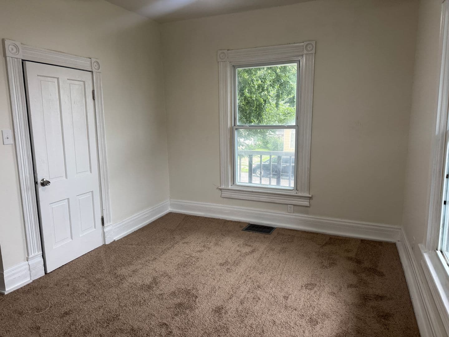 St. Joseph Apartment: 2522 Olive St.