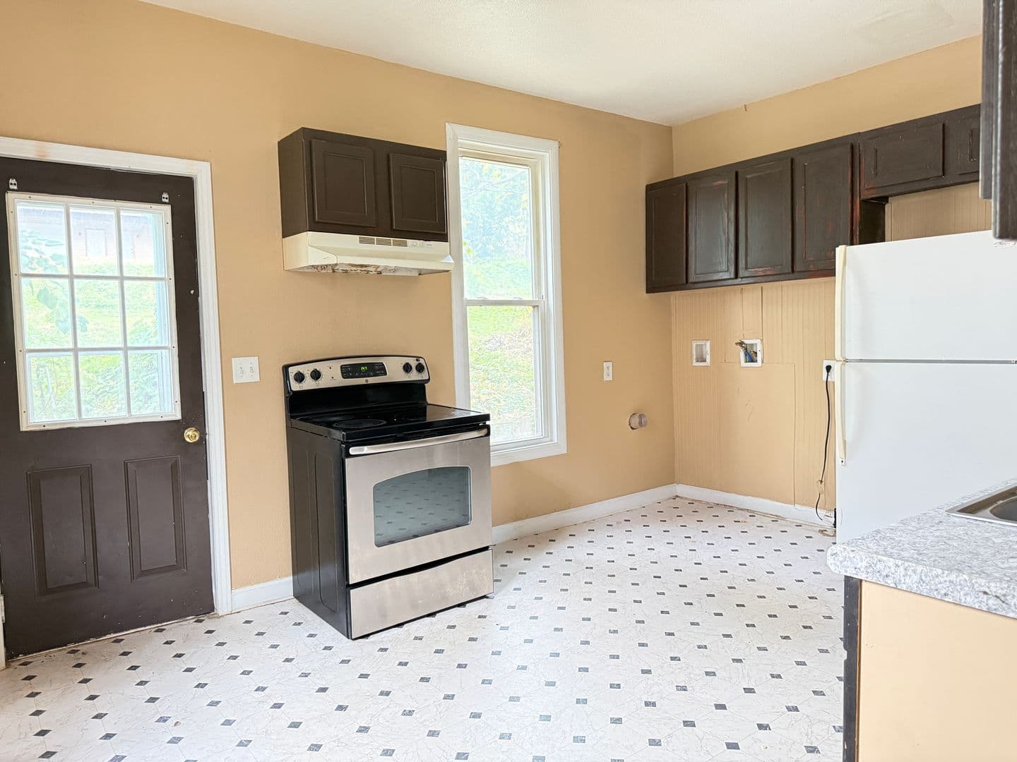 St. Joseph Apartment: 813 N 5th St.