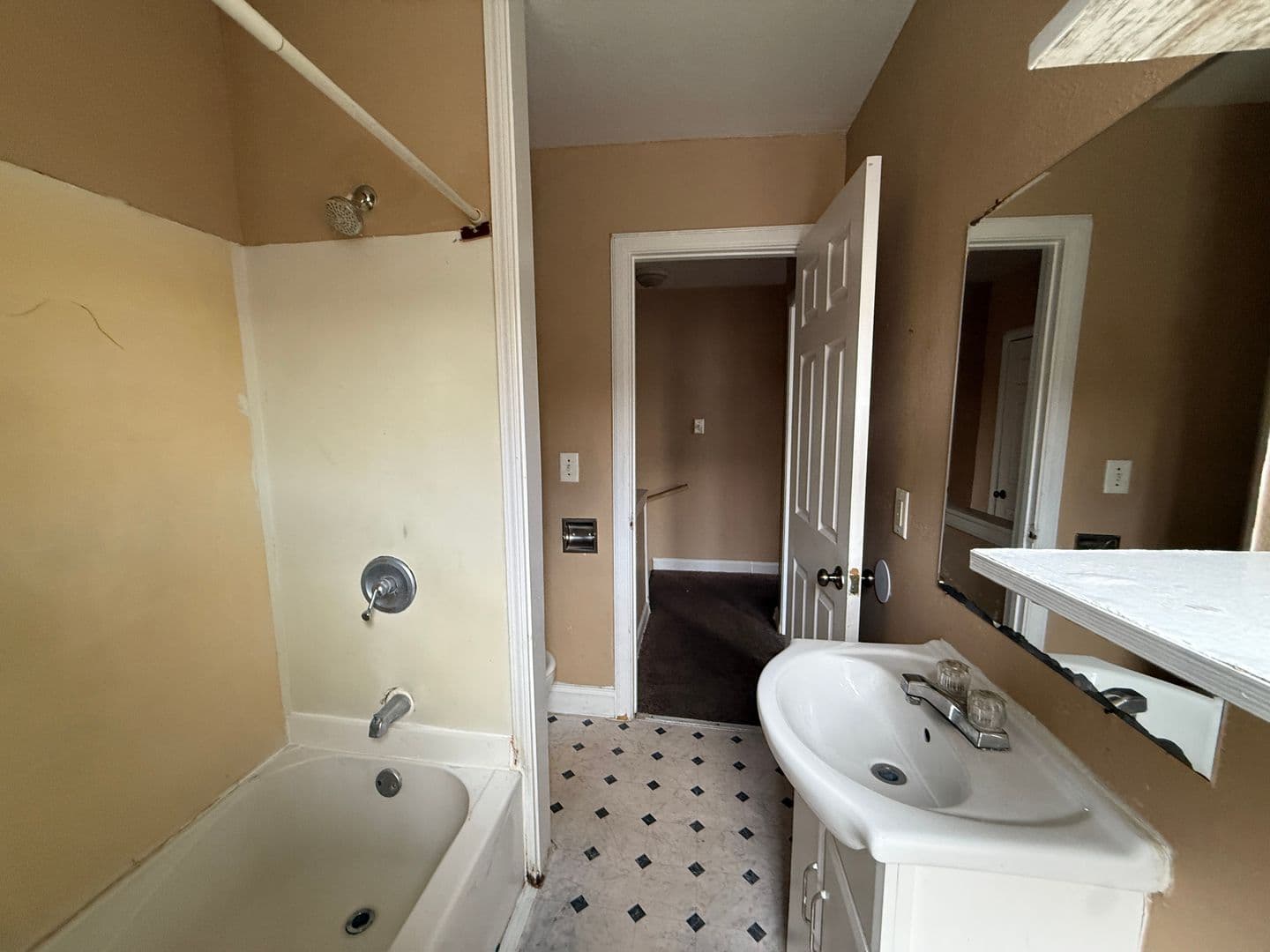 St. Joseph Apartment: 813 N 5th St.