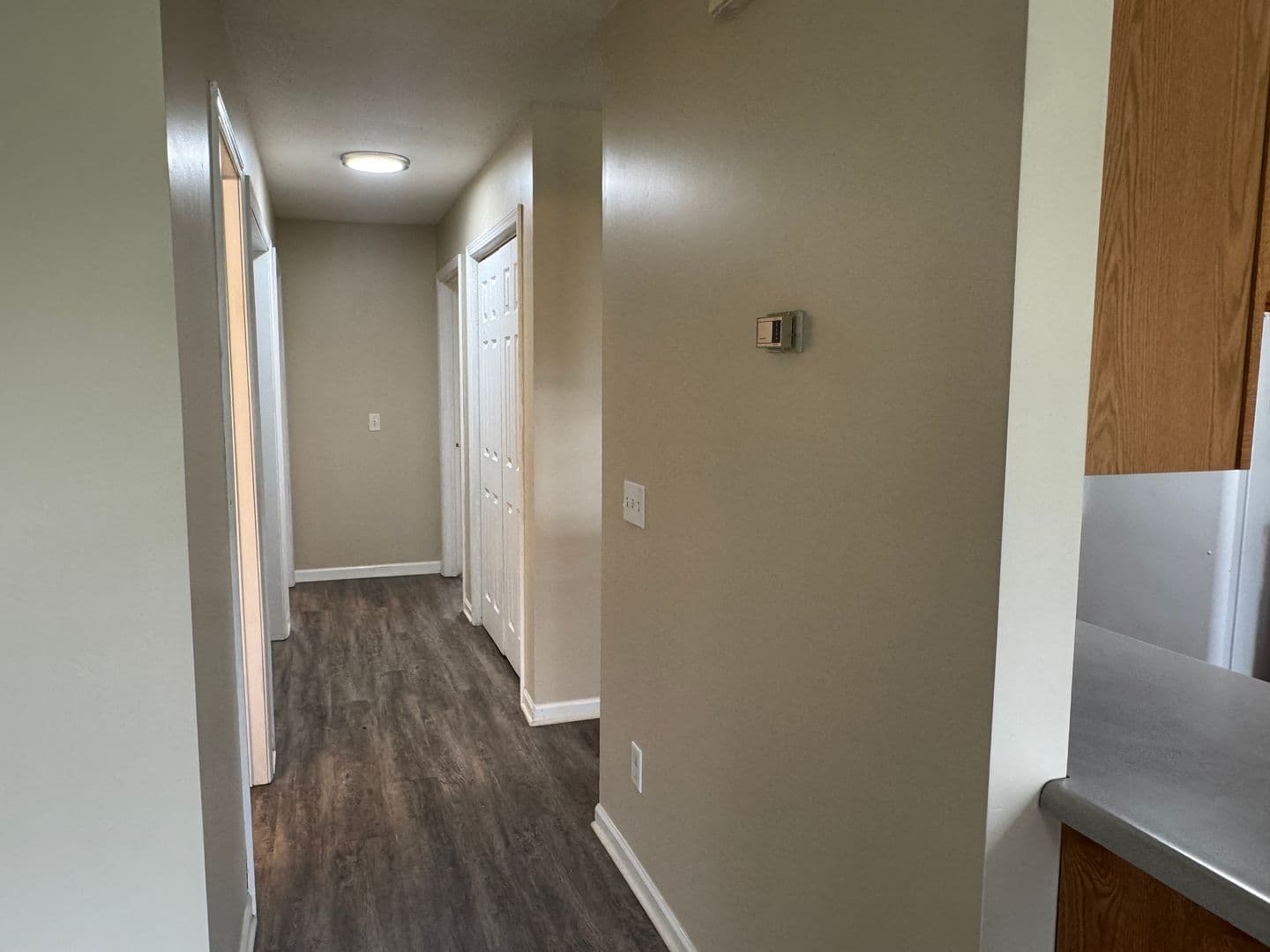 Elwood Apartment: 1204-1206 Vermont St
