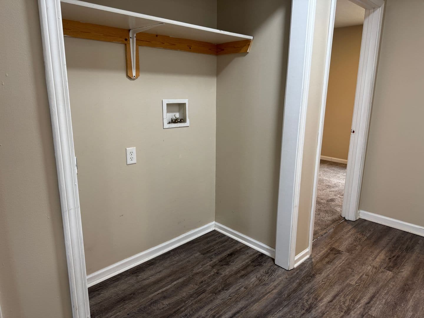 Elwood Apartment: 1204-1206 Vermont St