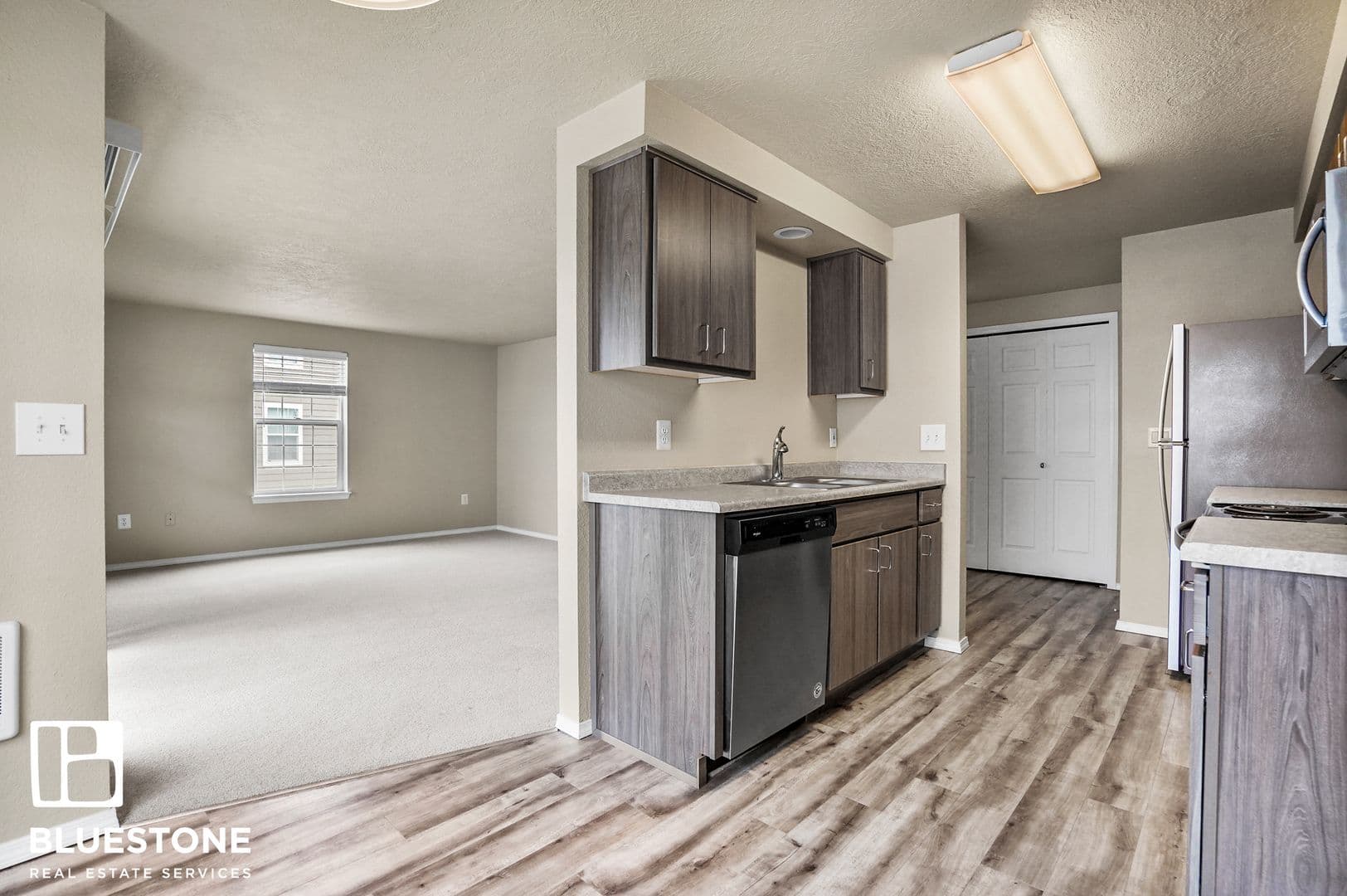 Keizer Apartment: 208 Lakepoint Place N