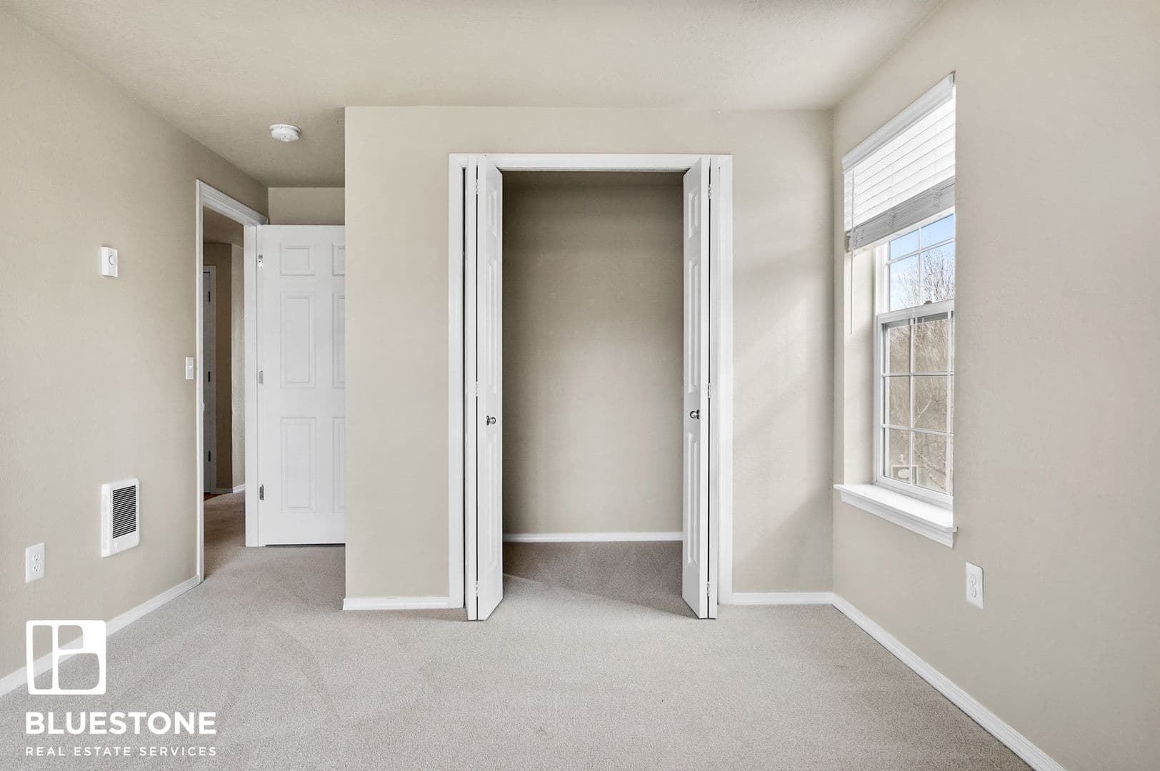 Keizer Apartment: 208 Lakepoint Place N