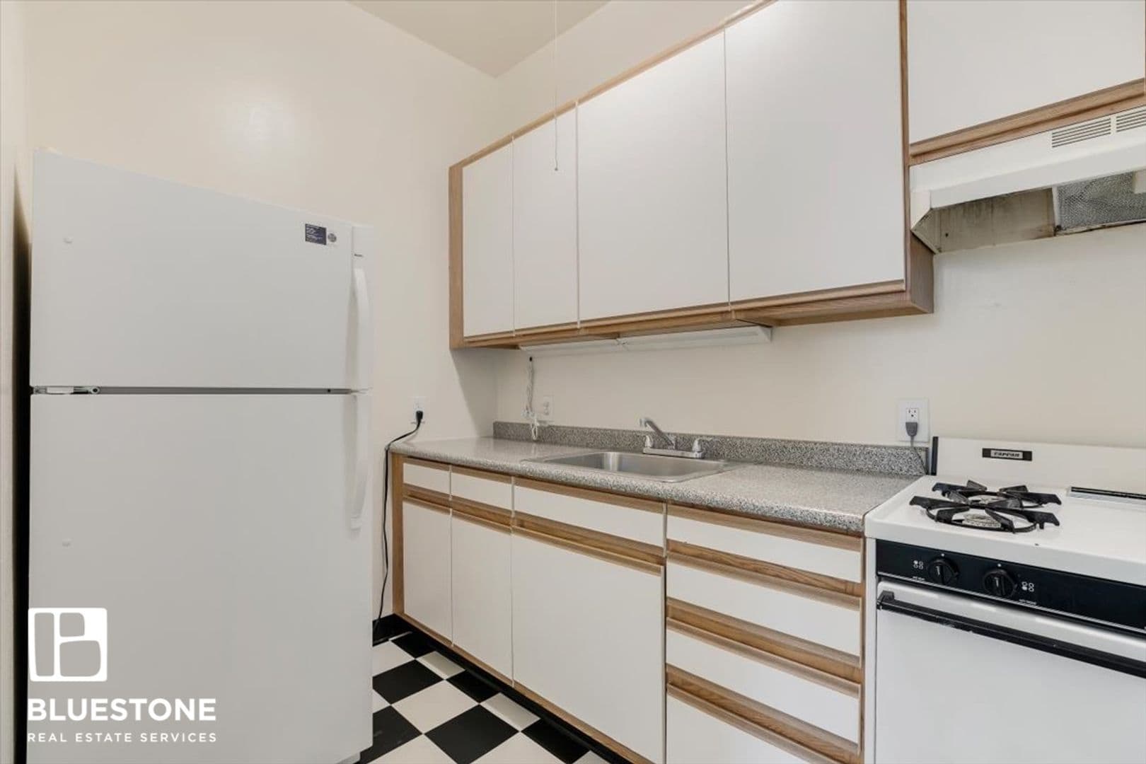 Portland Apartment: 1527 SW Columbia St, Apt. D