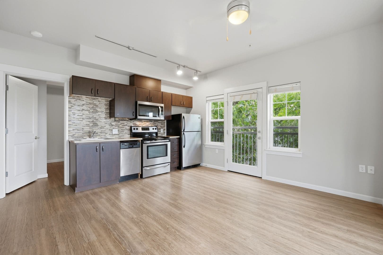 Portland Apartment: 1721 SE Tacoma St.