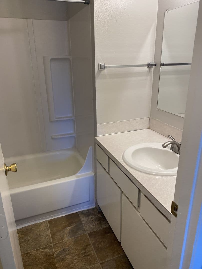 Portland Apartment: 2401-2453 SE Taylor