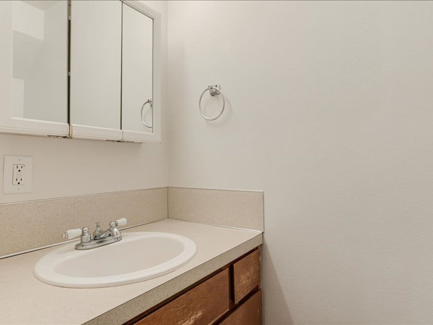 Milwaukie Apartment: 3236 SE Harvey St.