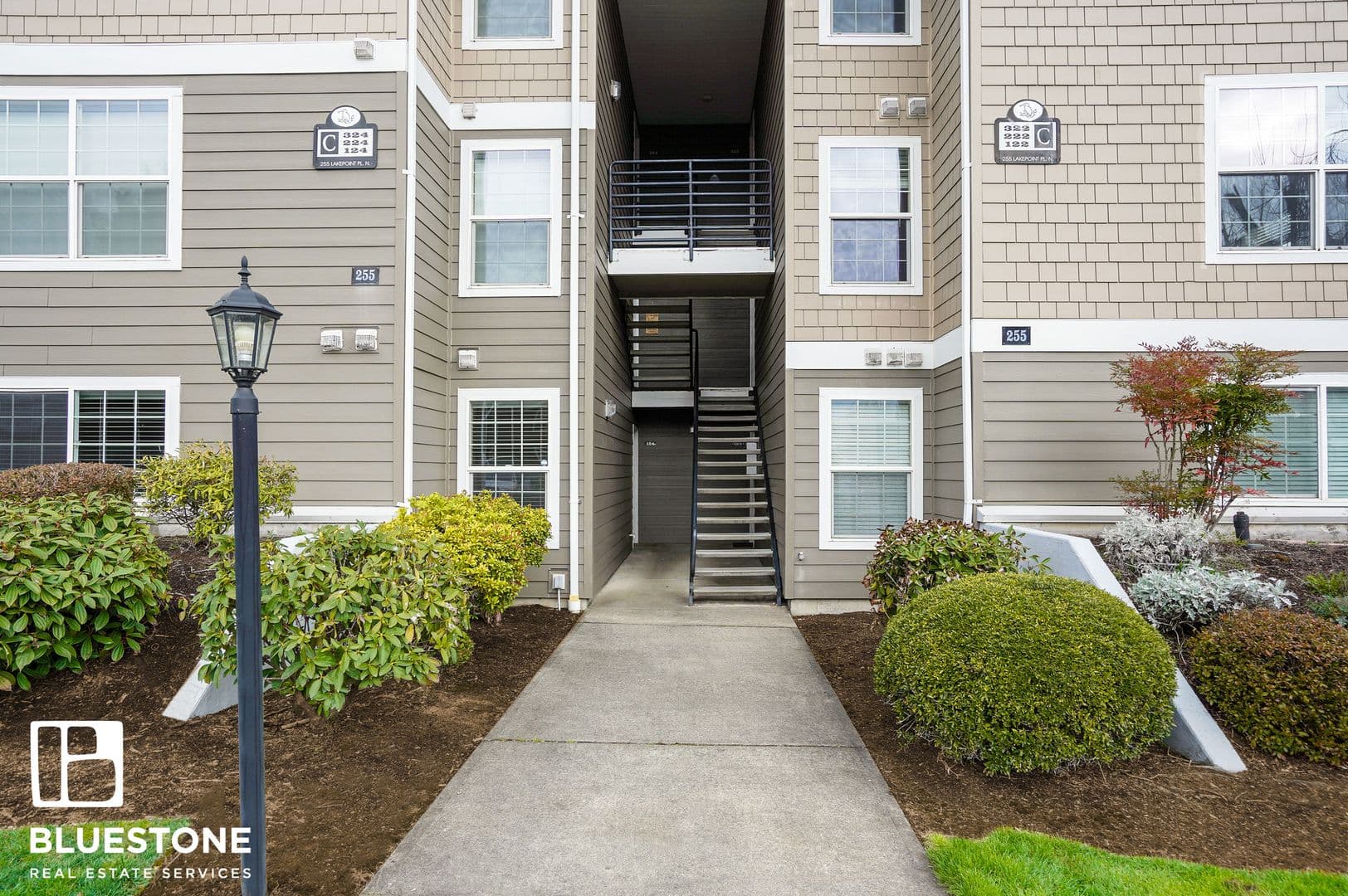 Keizer Apartment: 208 Lakepoint Place N