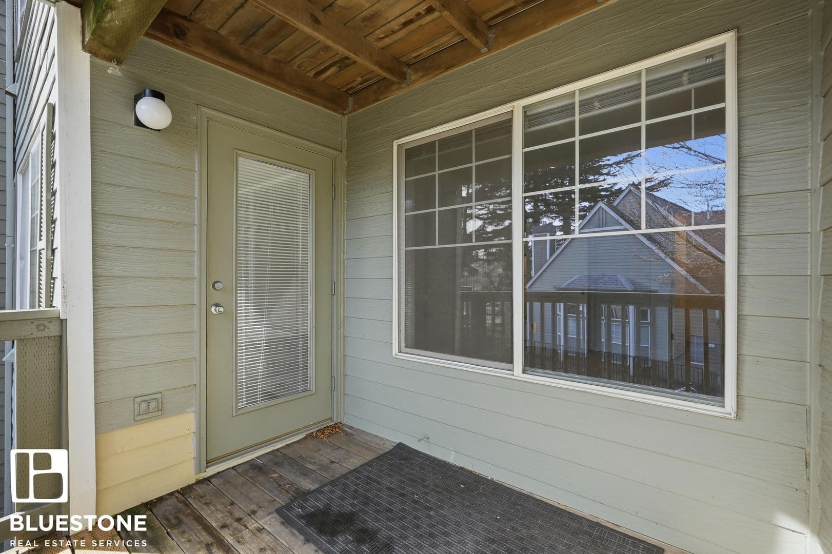 Fairview Apartment: 20454 NE Sandy Blvd