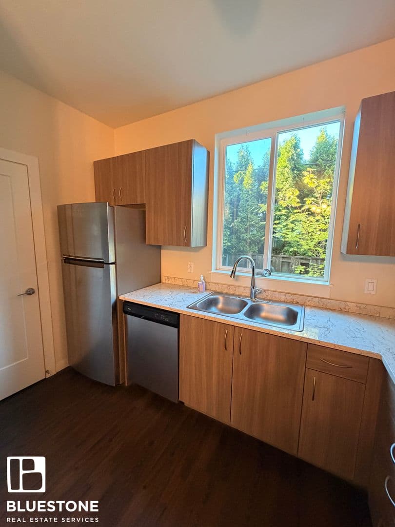 Portland Townhome: 130 NE 109th Ave