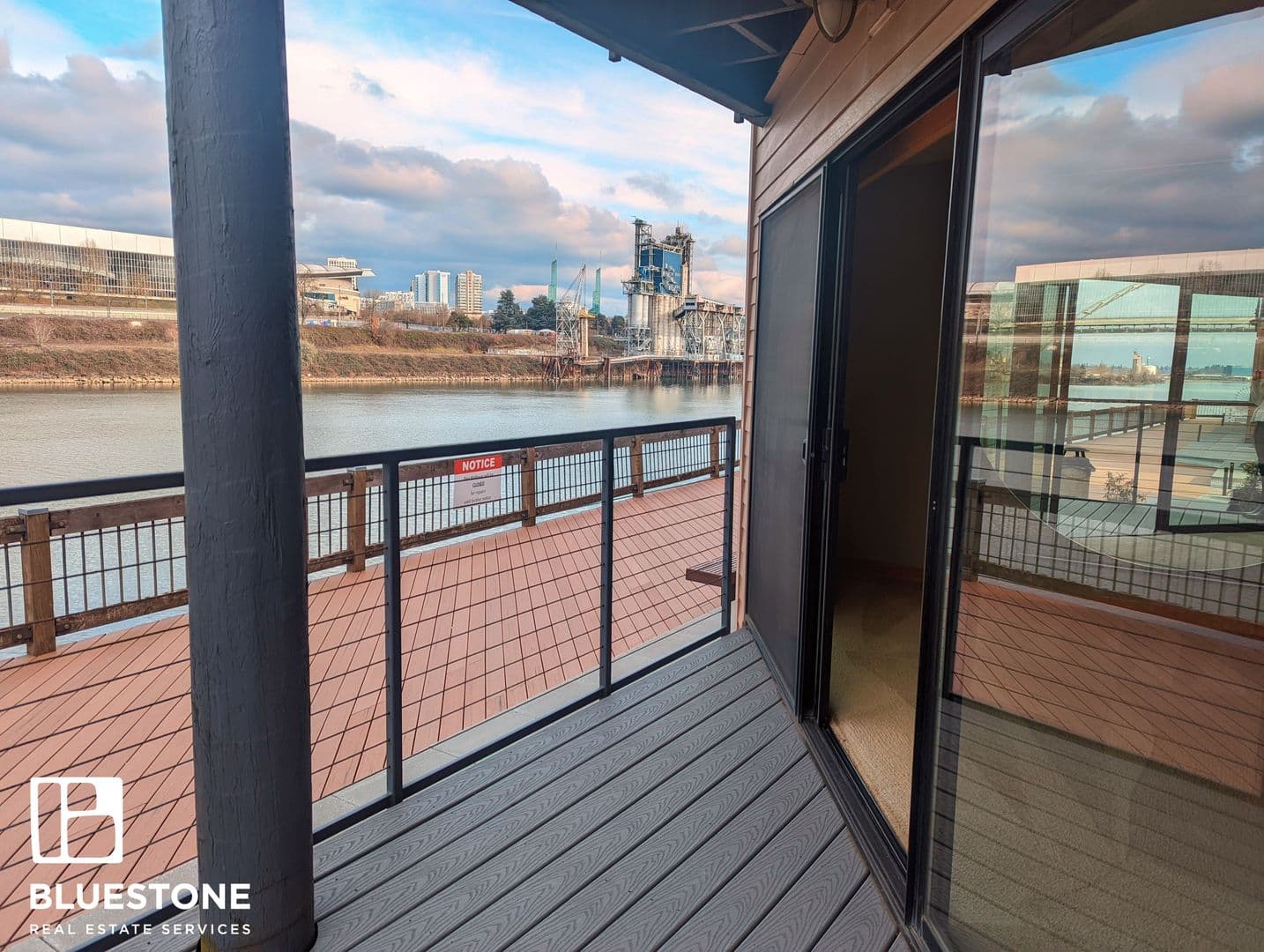 Portland Condo: 940 NW Naito Parkway #L-14