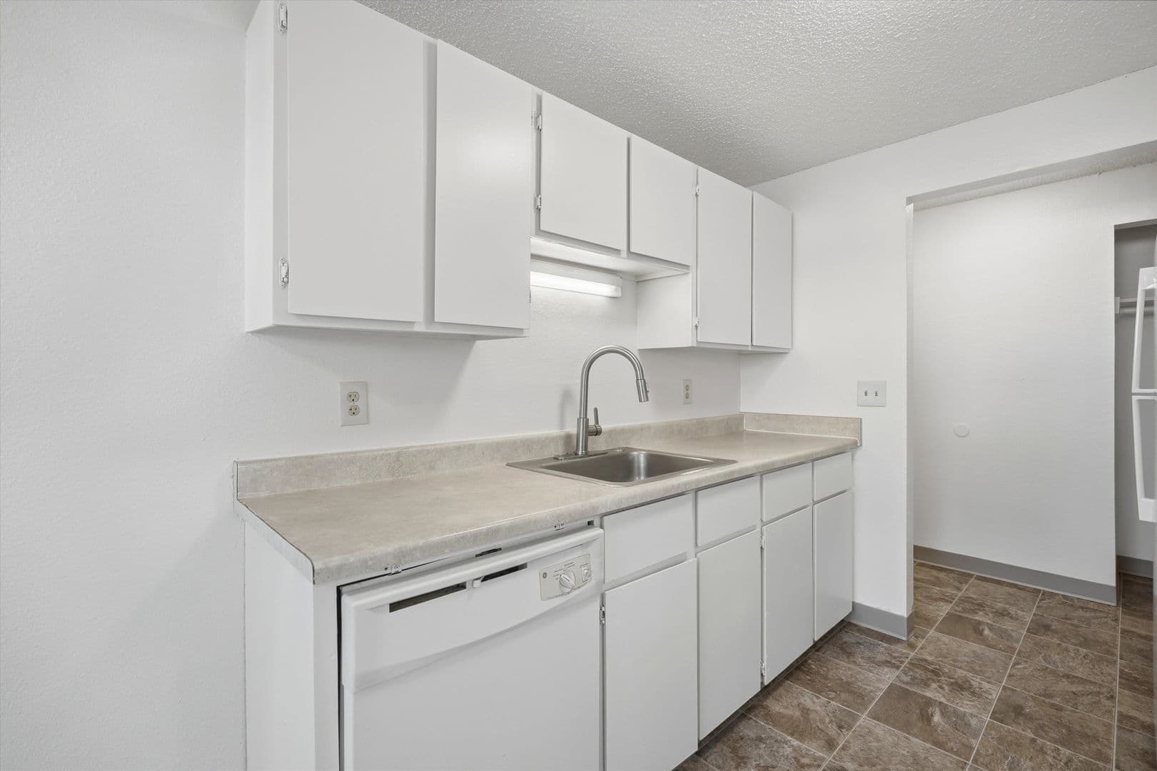 Gresham Apartment: 10 NE 162nd Ave