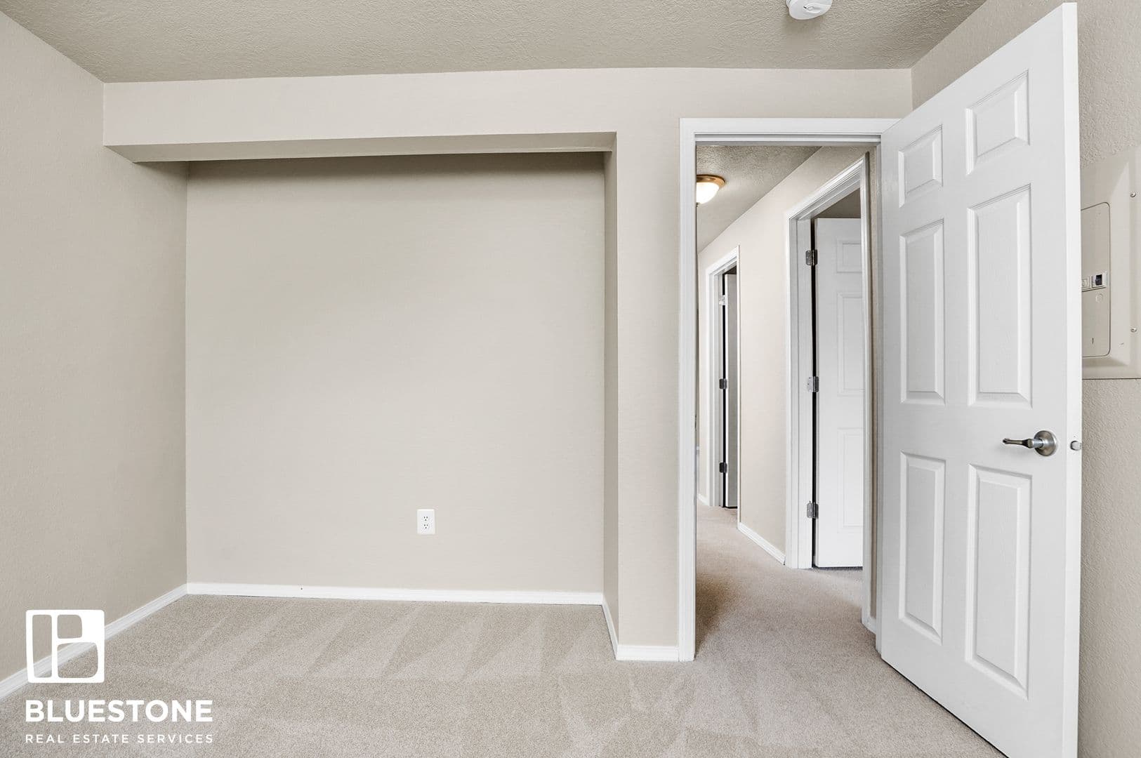 Keizer Apartment: 208 Lakepoint Place N