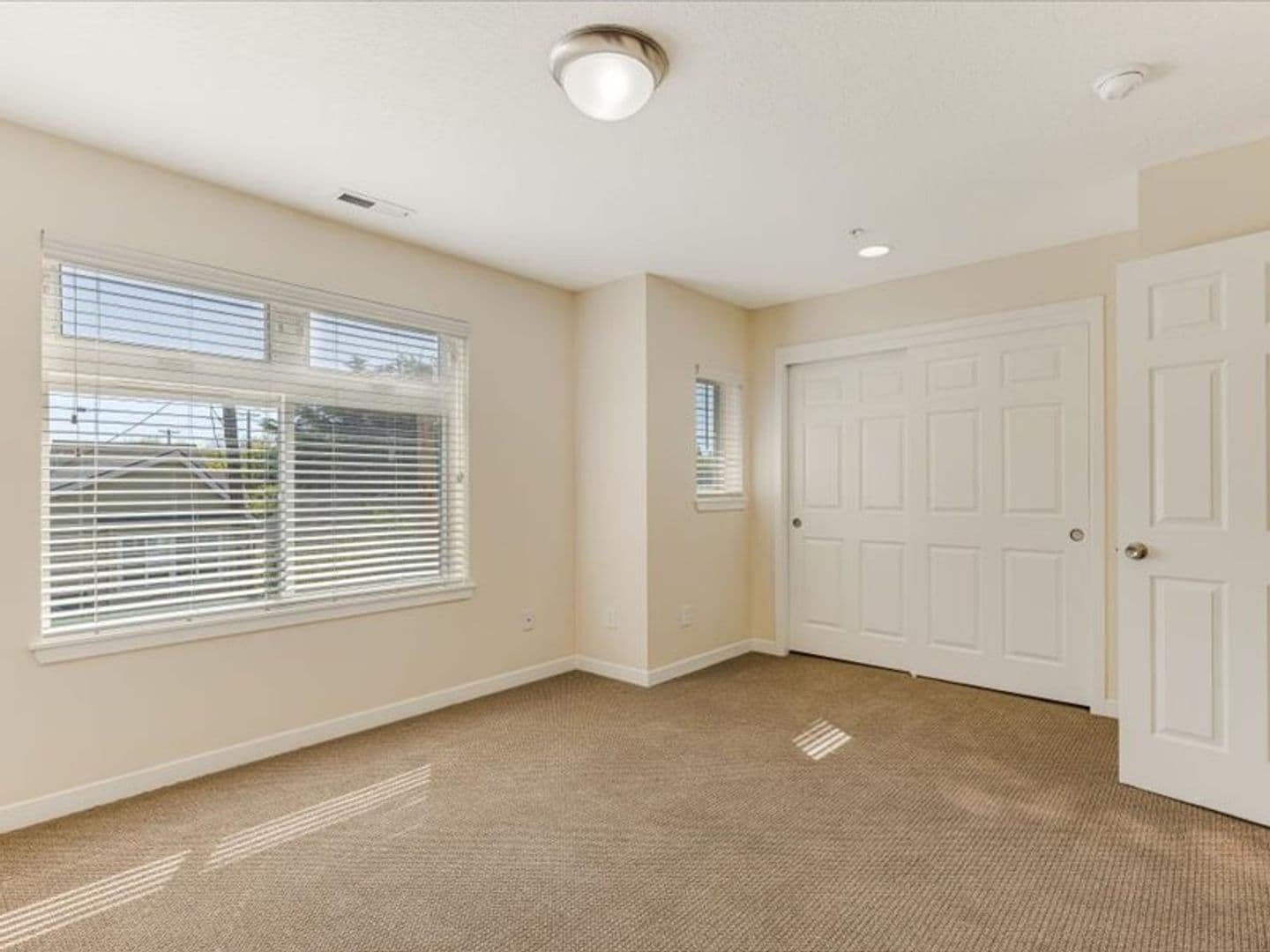 Portland Apartment: 425 NE Fremont