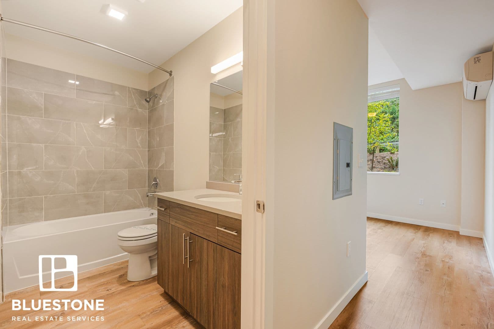 Portland Apartment: 1311 SW Gibbs Street