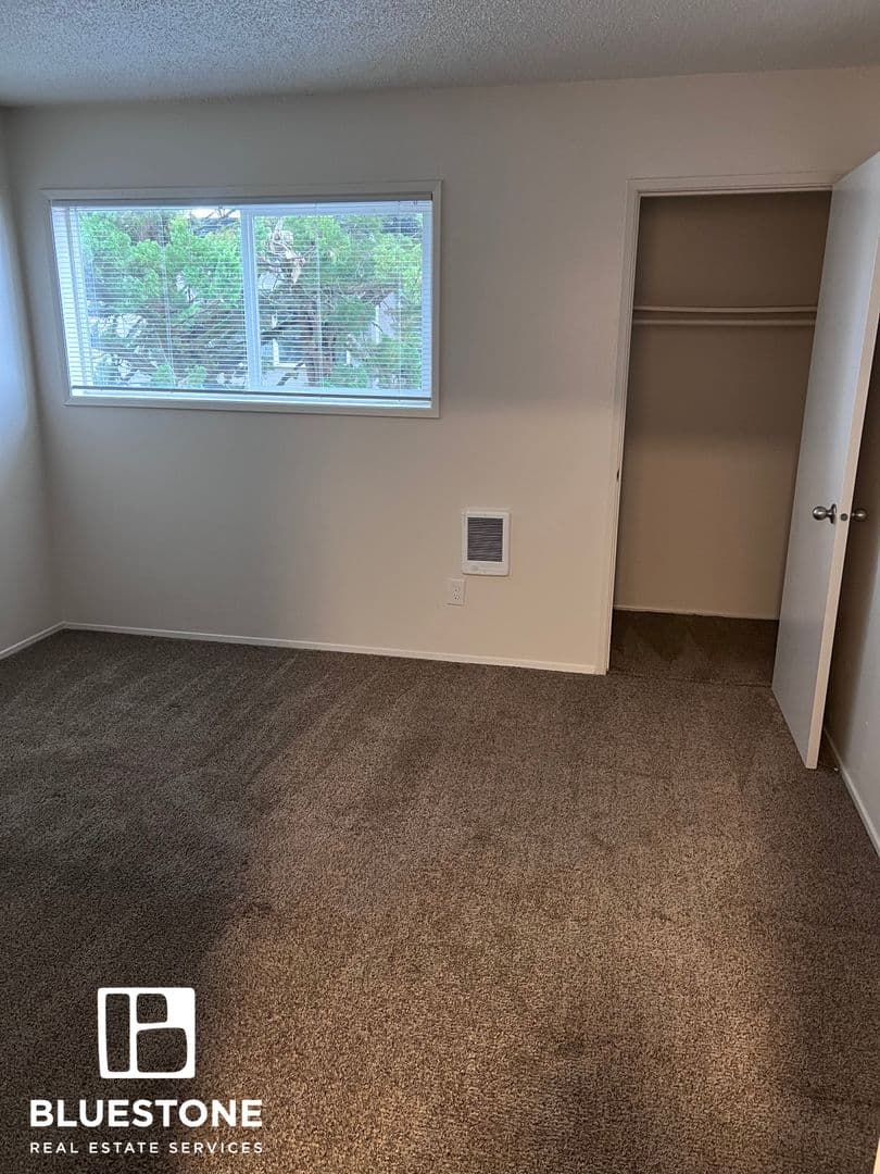 Milwaukie Townhome: 7911 SE King Rd