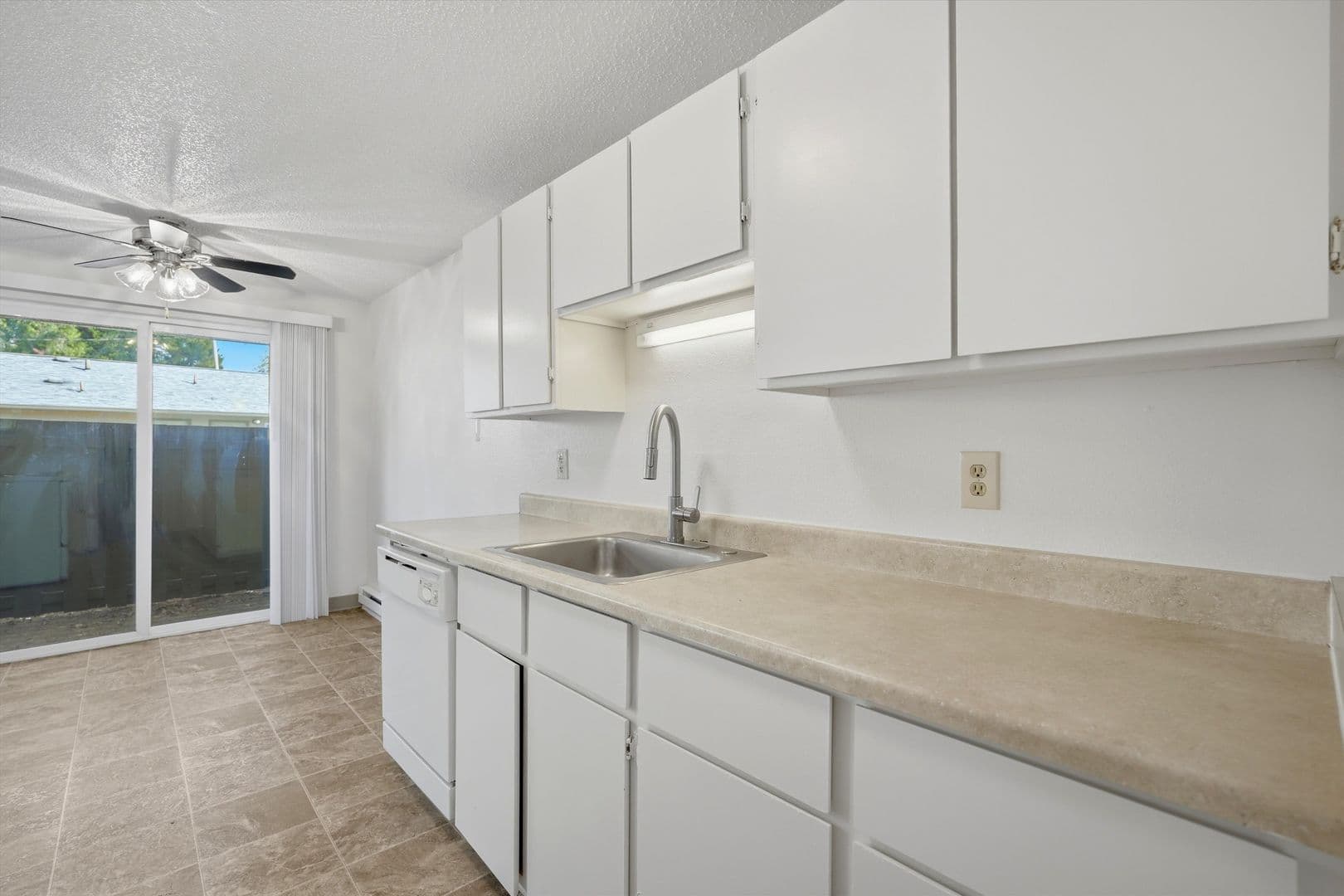 Gresham Apartment: 10 NE 162nd Ave