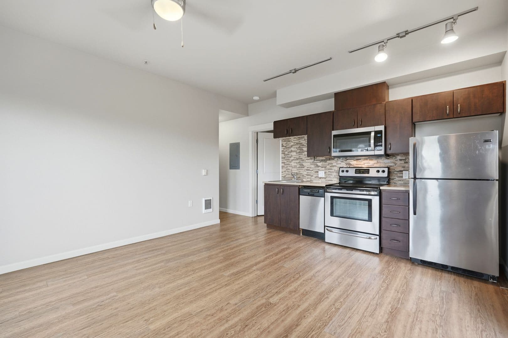 Portland Apartment: 1721 SE Tacoma St.